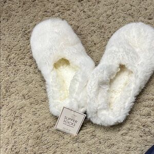 White Fuzzy faux fur Slipper Socks, size M
